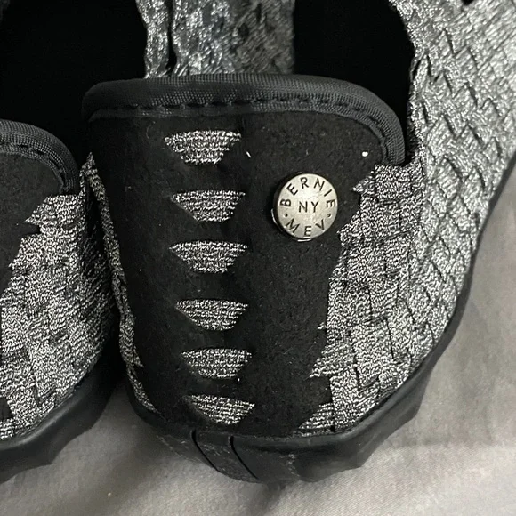 NEW IN BOX BERNIE MEV. CUDDLY WO SIZE 11***(EU 42) Wom Black Gray Woven Flats - Picture 9 of 12